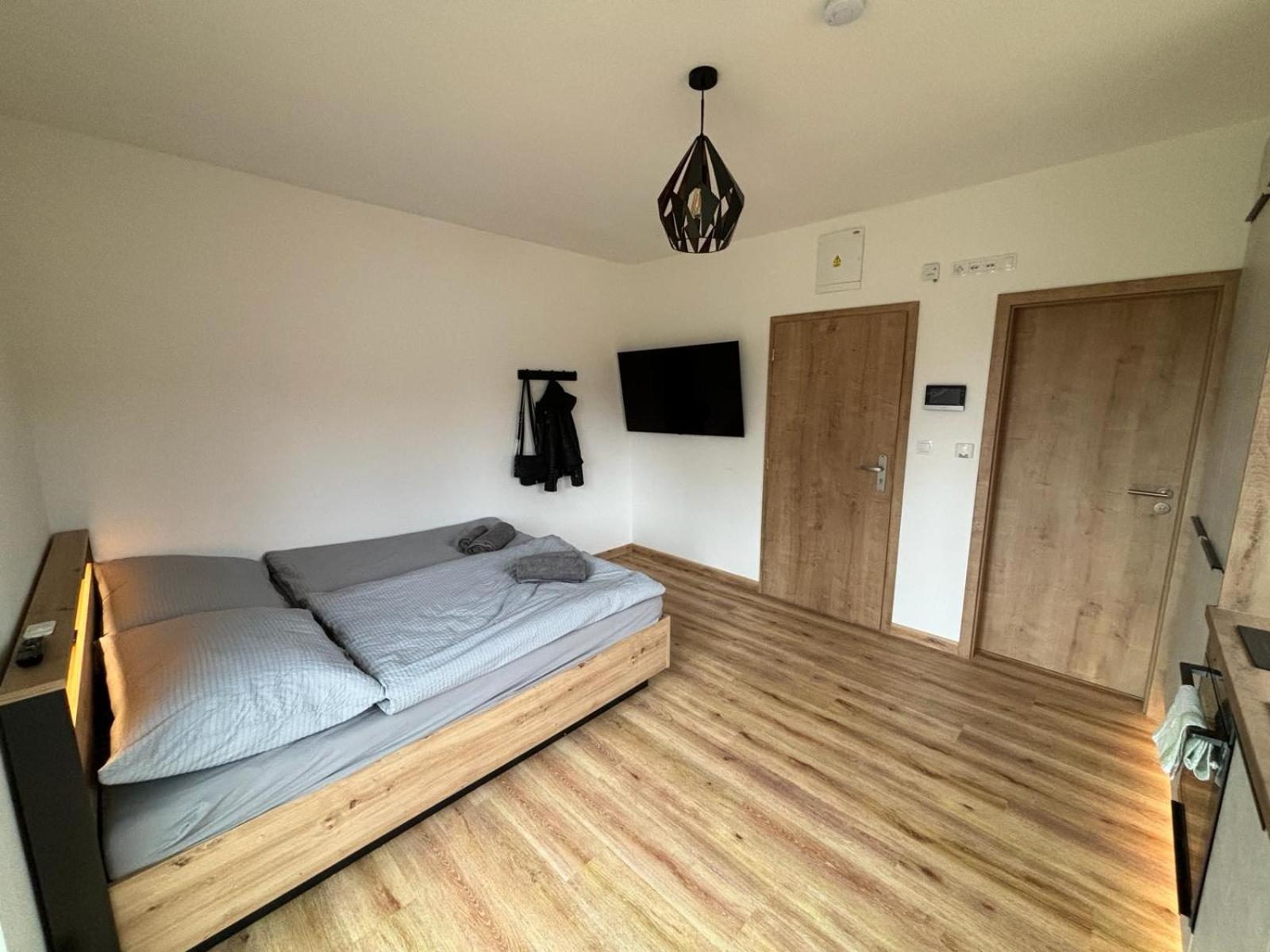 Apartmany U Plaze Lipna - Male Lipno Černá v Pošumaví المظهر الخارجي الصورة